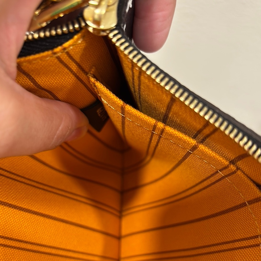Louis Vuitton Limited Edition Monogram Black Neverfull Pouch - Picture 8 of 9